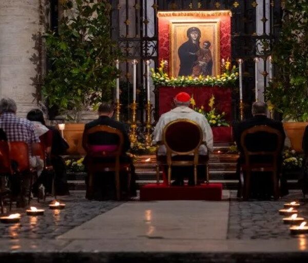 Holy Land အတွက်ရောမမြို့မှကက်သလစ်ဘာသာတူများစိတ်ပုတီးစိပ်ဆုတောင်းခဲ့ကြ