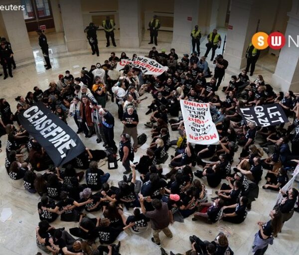 အီစ္စရေး-ဟားမာစ်ပဋိပက္ခချက်ချင်းချုပ်ငြိမ်းရေးတောင်းဆိုဆန္ဒပြသူ (၃၀၀) ကျော်ရဲတို့၏ဖမ်းဆီးခံရ
