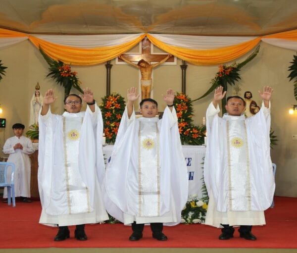 မြန်မာပြည် ယေဇူးအသင်း (ဂျက်ဇွတ်) အသင်းဂိုဏ်းအတွက် ရဟန်းသစ်သုံးပါး ရရှိခြင်း။