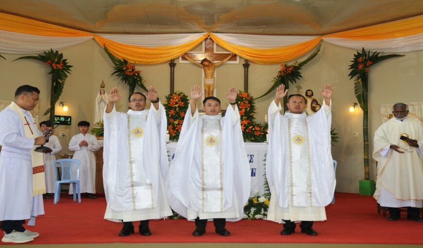 မြန်မာပြည် ‌ ယေဇူးအသင်း (ဂျက်ဇွတ်) အသင်းဂိုဏ်းအတွက် ရဟန်းသစ်သုံးပါး ရရှိခြင်း။