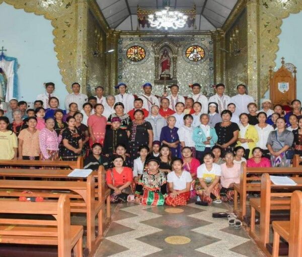 အာရှအမေရိကန်များကြားခရစ်ယာန်ဘာသာ၀င်သည် လူဦးရေးအများဆုံးဆက် လက်ရှိနေဟုစစ်တမ်အရသိရ