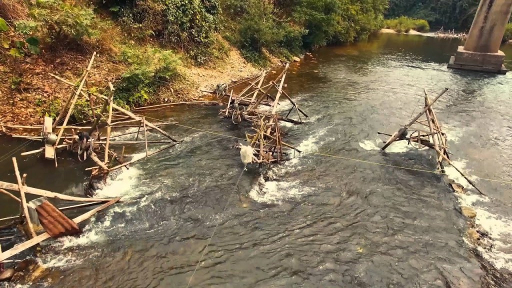 “ ဒဏ်ရာတွေနဲ့ချောင်းကလေး ”