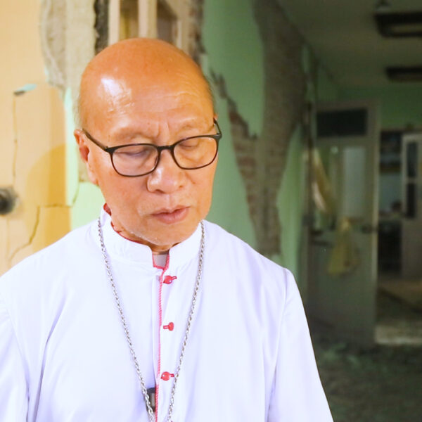 ငလျင်ဒဏ်ခံစားနေရသည့် ပြည်သူများအား ဆရာတော်ကြီး မာကု ဦးတင်ဝင်း အားပေးစကားပြောကြား။