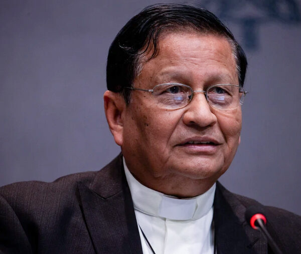 ပုပ်ရဟန်းမင်းကြီးအသစ်သည် ငြိမ်းချမ်းရေးရဲ့ မီးရှူးတန်ဆောင်ဖြစ်ပါစေကြောင်း ကာဒီနယ်ချားလ်ဘို မှဆုတောင်းပေး။
