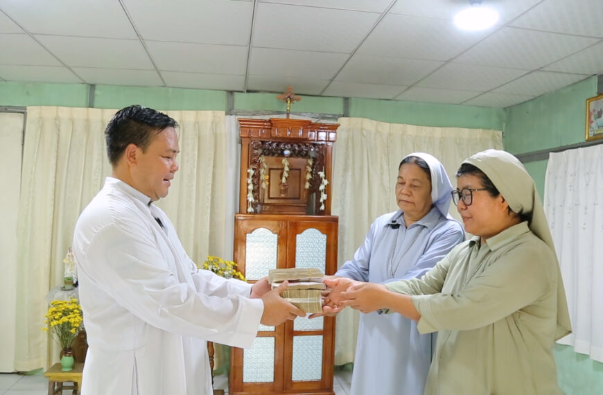 ကျောင်းဆောင်ပြန်လည်ပြုပြင်နိုင်ရန် သီးသန့်အလှူငွေ သိန်း(၃၀) လှူဒါန်း။