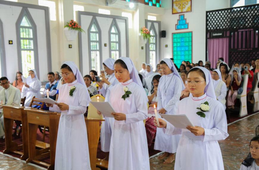 ကာဒီနယ်ချားလ်ဘို စတင်တည်ထောင်ခဲ့သော စိန့်ပေါလ်အသင်းဂိုဏ်း၀င် သီလရှင်အသစ်သုံးပါး ပထမ ကတိသစ္စာခံယူ။