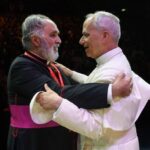 ဘယ်သူမှတယောက်တည်းမဟုတ် ဟူသောခေါင်စဉ်ဖြင့် ရဟန်းမင်းကြီးလီယိုအားပေး။