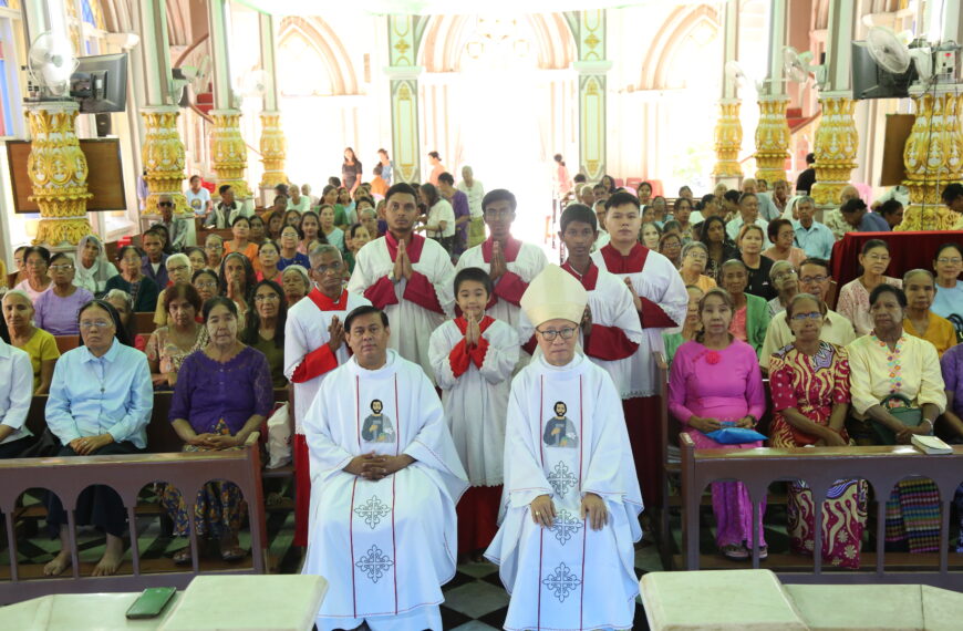 မိသားစုများဂျူဘီလီနှင့် အဖိုးအဖွားများပွဲနေ့ကိုကျင်းပ။