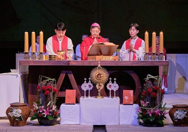 ကိုရီးယား ဓမ္မအာဇာနည်များအား သူတော်စဥ်အဖြစ်တင်မြောက်ခြင်း နှစ်၁၀၀ပြည့်အခမ်းအနားကျင်းပ။