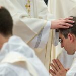 ရဟန်းတော်များဆိုင်ရာ ရဟန်းမင်းကြီး၏ရုံးတော်မှရဟန်းလောင်းကိုရင်များအားပြုပြင်ပုံ