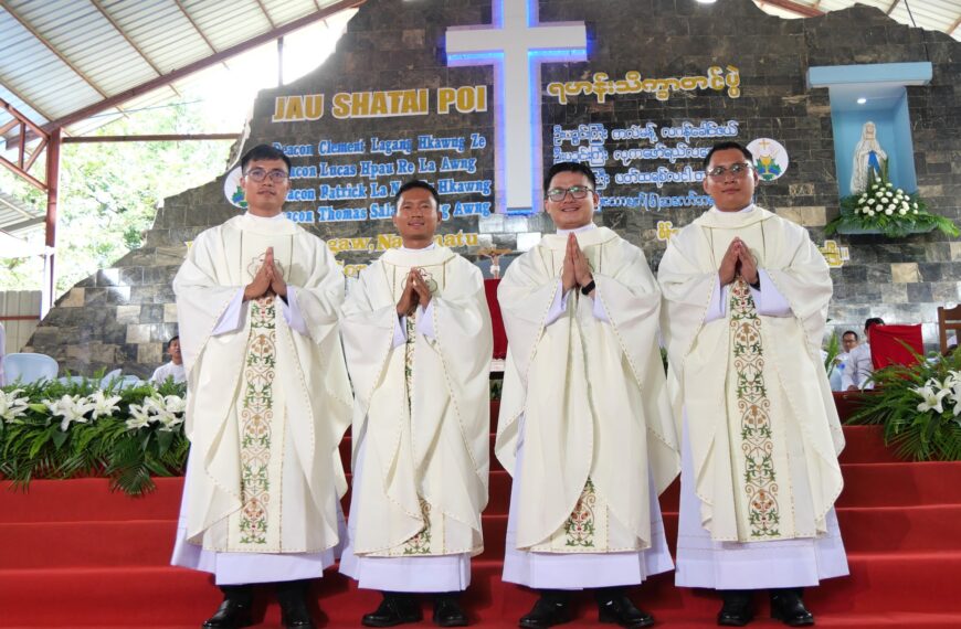 မြစ်ကြီးနားသာသနာတွက် ရဟန်းတော်အသစ်(၄)ပါး ထပ်မံရရှိ။