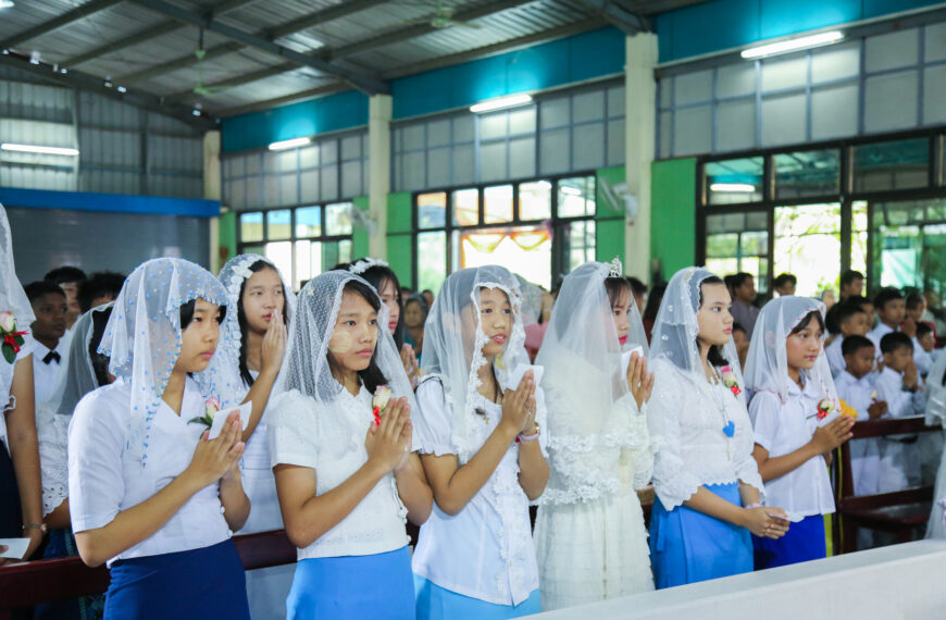 ပထမကိုယ်တော်မြတ်စက္ကရမင်တူးခံယူခြင်းနှင့် ခရစ္စမားအားပေးခြင်းစက္ကရမင်တူးခံယူးခြင်း။