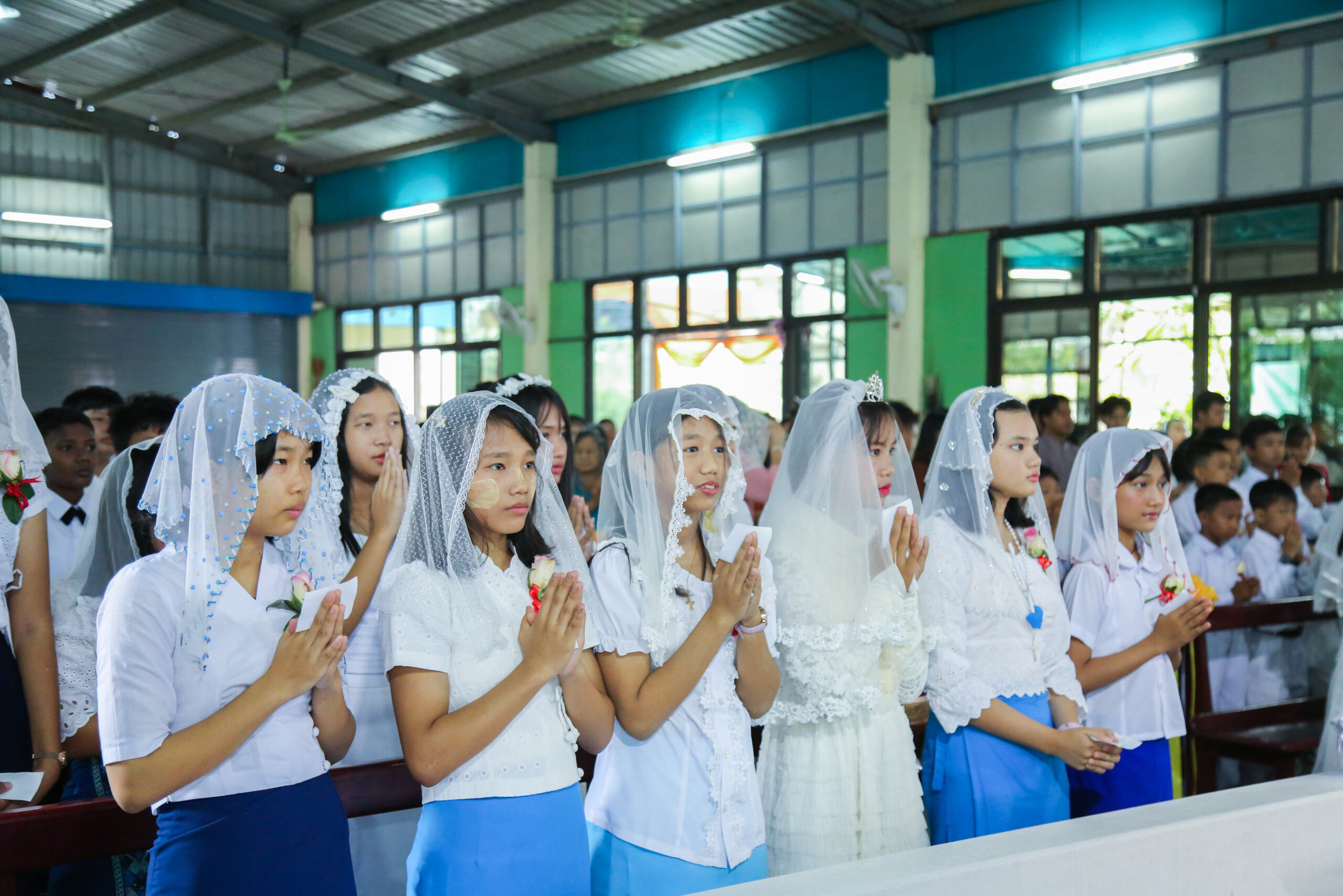 ပထမကိုယ်တော်မြတ်စက္ကရမင်တူးခံယူခြင်းနှင့် ခရစ္စမားအားပေးခြင်းစက္ကရမင်တူးခံယူးခြင်း။