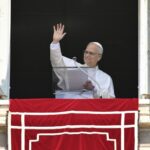 သင်တို့ရဲ့ဘဝအသက်တာထဲမှ တန်ဖိုးကြီးသောမေတ္တာတရားနှင့်ဂရုဏာတရားကိုရင်းနှီးမြှုပ်နှံကြပါ။