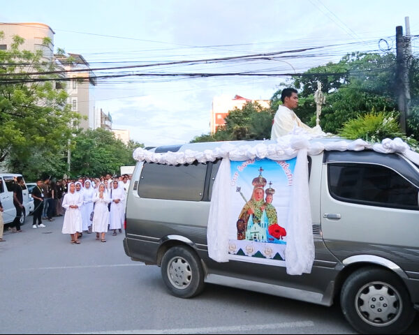 ဗေလန်ကန်နီကျန်းမာခြင်းမယ်တော်ပွဲနေ့ စီတန်းလှည့်လည်ခြင်း။
