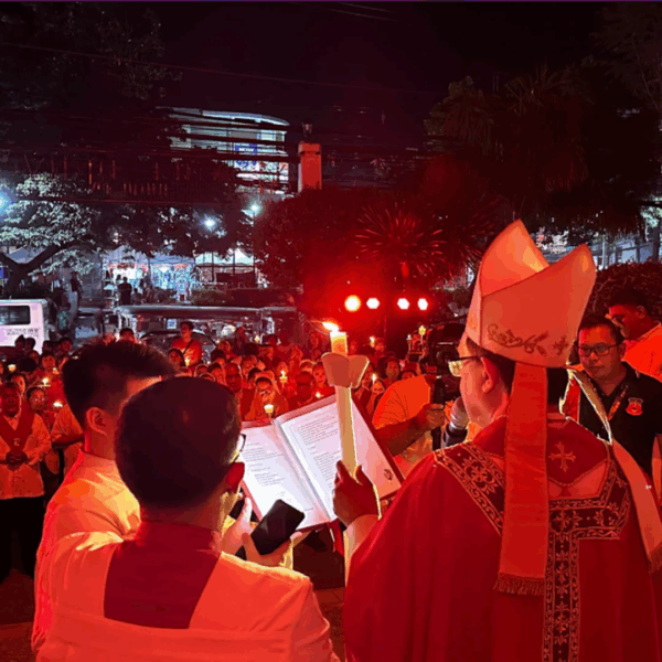 အနီရောင်လွှမ်းသောဗုဒ္ဓဟူးနေ့ ။