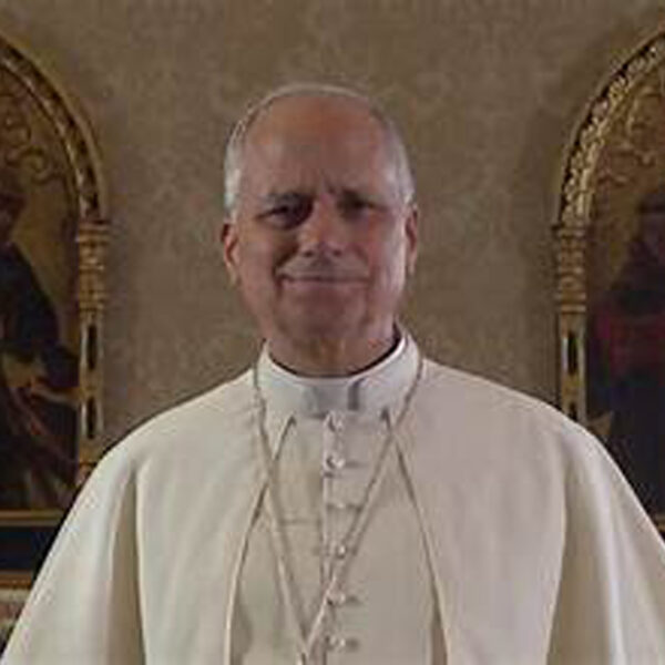 တံတားတည်ဆောက်သူများဖြစ်ကြပါဟုရဟန်းမင်းကြီးတိုက်တွန်း။