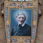 စိန့်ဂျွန်ဟင်နရီနူးမန်းသည်အူဘာနီအားနားတက္ကသိုလ်အားမှိုင်းမသောရဟန္တအဖြစ်ဂုဏ်ပြုခံရ။ 