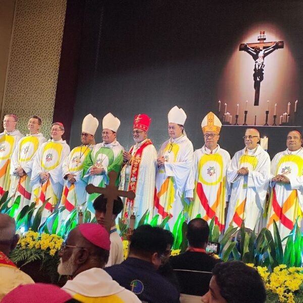 မြန်မာနိုင်ငံမှ ကိုယ်စားလှယ်များ တက်ရောက်နေသည့် “မျှော်လင့်ခြင်း၏မဟာဘုရား ဖူးခရီးစဉ်”ဟူ သောခေါင်းစဉ်ဖြင့်ကျင်းပသည့် အာရှသာသနာပြုညီလာခံ ဖွင့်ပွဲ အခမ်းအနား။