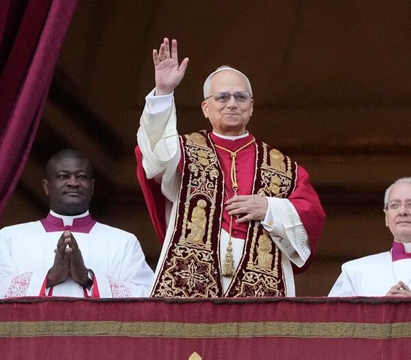 ပုပ်ရဟန်းမင်းကြီး လီယို (၁၄) ၏ “Urbi et Orbi” သဝဏ်လွှာ။