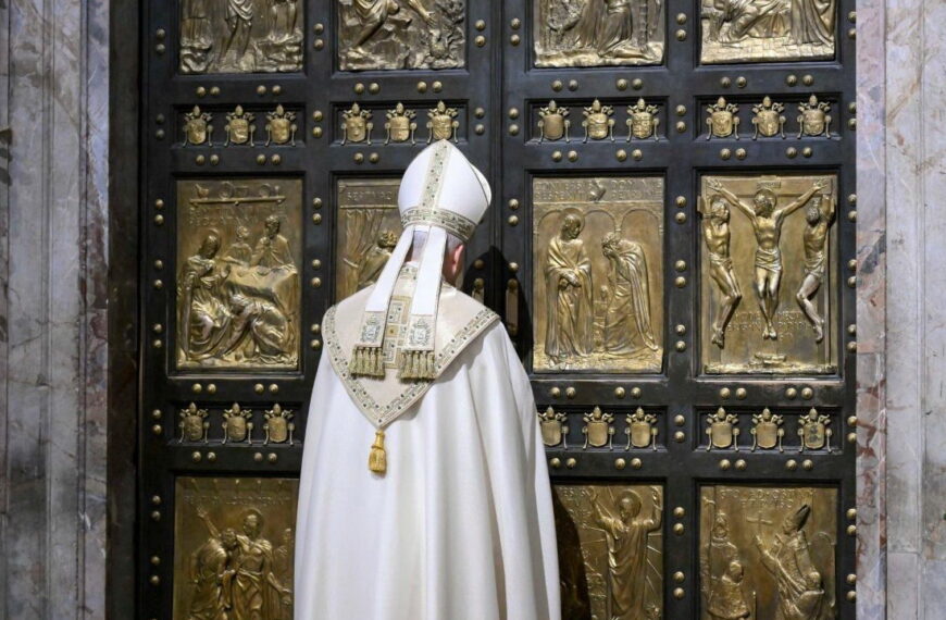 ၁၄ ဆက်မြောက် ပုပ်ရဟန်းမင်းကြီး လီယိုက သန့်ရှင်းသောတံခါးကို ပိတ်သိမ်း၍ “မျှော်လင့်ခြင်း” ဂျူ ဘီလီနှစ်ကို အဆုံးသတ်။