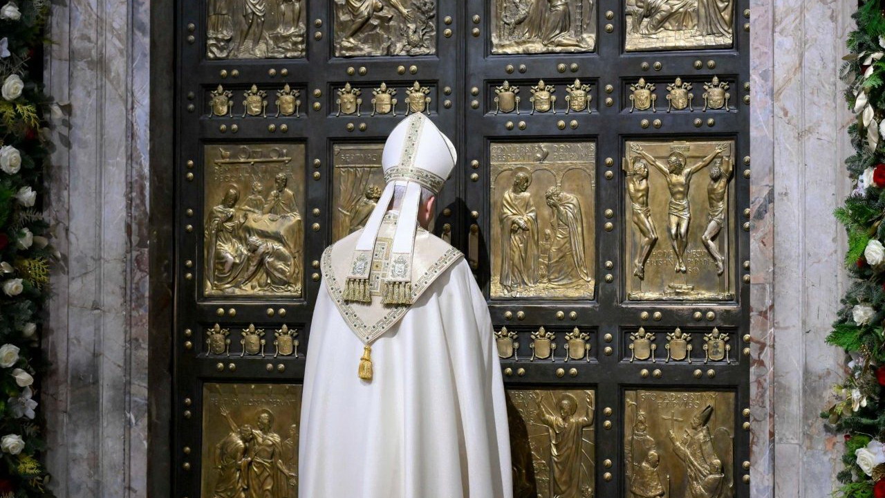 ၁၄ ဆက်မြောက် ပုပ်ရဟန်းမင်းကြီး လီယိုက သန့်ရှင်းသောတံခါးကို ပိတ်သိမ်း၍ “မျှော်လင့်ခြင်း” ဂျူ ဘီလီနှစ်ကို အဆုံးသတ်။