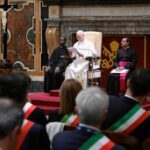 လောင်းကစားသည်မိသားစုကိုဖျက်ဆီးသည်။