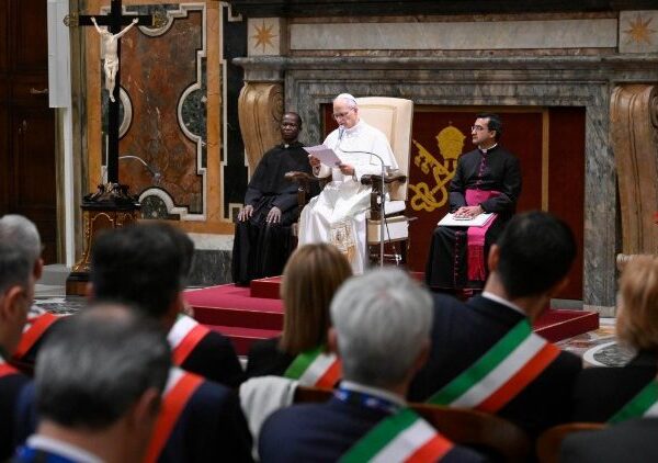 လောင်းကစားသည်မိသားစုကိုဖျက်ဆီးသည်။