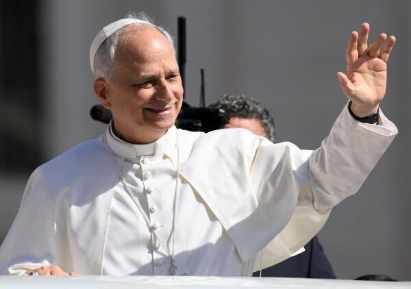 နှစ်ဟောင်းမှ နှစ်သစ်သို့ ကူးပြောင်းရာတွင် အရာရာကို ဘုရားသခင်ထံ အပ်နှံကြပါစို့။