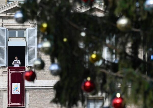 ကျွန်ုပ်တို့၏ ကမ္ဘာလောကနှင့် မိသားစုများတွင် ငြိမ်းချမ်းရေးရရှိရန် ဆုတောင်းကြပါ။