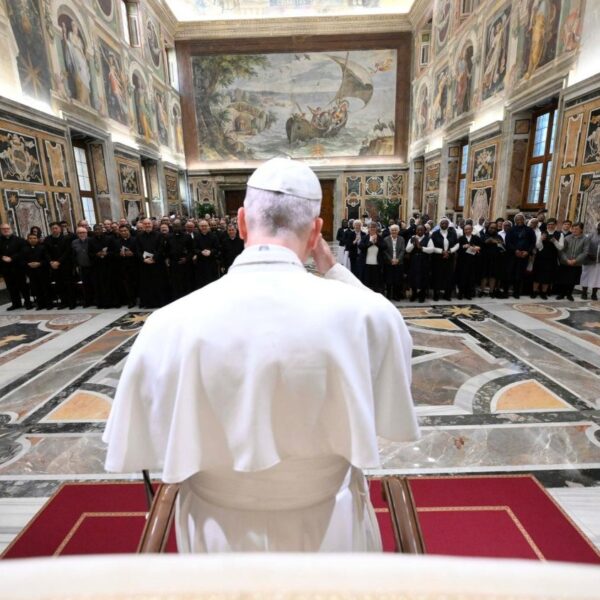 လောကကြီးတွင် ဘုရားသခင်၏ မေတ္တာတော်ကို ရောင်ပြန်ဟပ်သူများ ဖြစ်ကြပါ”