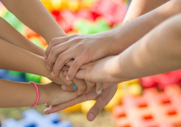 လူသားချင်းစာနာထောက်ထားသော ညီရင်းအစ်ကိုစိတ်ဓာတ်သည် ခေတ်မမှီတော့သော စိတ်ကူး ယဉ် အိပ်မက်မဟုတ်ဘဲ အရေးတကြီးလိုအပ်နေသော လက်တွေ့ဘဝဖြစ်သည်