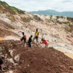 ပုပ်ရဟန်းမင်းကြီး ကွန်ဂိုနိုင်ငံအရှေ့ပိုင်း မိုင်းတွင်းပြိုကျမှုကြောင့် သေဆုံးသူများအတွက် ဆုတောင်း ပေး။