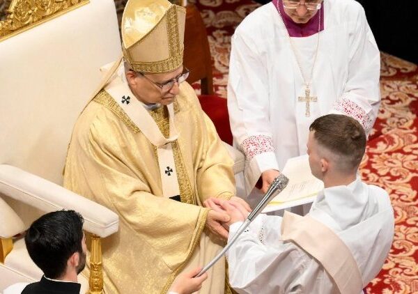 စပိန်နိုင်ငံ မက်ဒရစ်မြို့ရှိ ကတ်သလစ်ဘုန်းတော်ကြီးများထံ ပေးပို့သော ပုပ်ရဟန်းမင်းကြီး လီယို (၁၄) ၏ သဝဏ်လွှာ။