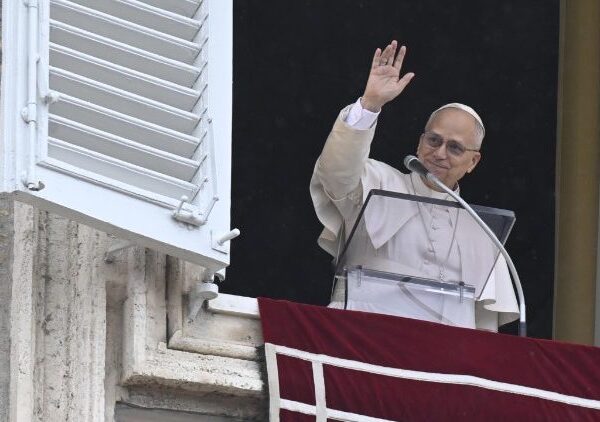 လာဇရုကဲ့သို့ပင် ကျွန်ုပ်တို့သည်လည်း အသက်တာသစ်သို့ ခေါ်ယူတော်မူသော အရှင်မြတ်၏ အသံ တော်ကို ကြားနာနိုင်ကြပါစေ။