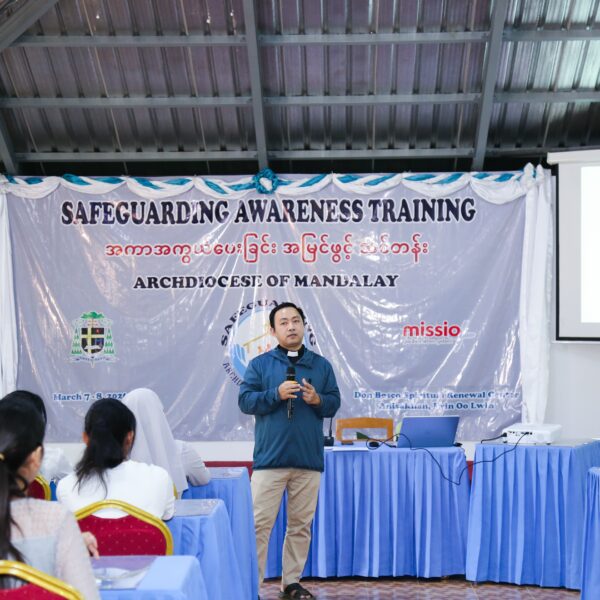 မန္တလေးသာသနာအတွင်းရှိ ဘုန်းတော်ကြီးများ၊ သီလရှင်များနှင့်  ရုံးပေါင်းစုံဝန်ထမ်းများရဲ့ အကာ အ ကွယ်ပေးခြင်းအမြင်ဖွင့်သင်တန်းကျင်းပ။