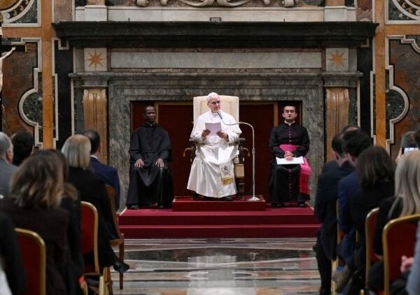 လေယာဉ်ပျံများသည် စစ်ပွဲနှင့် ပျက်စီးခြင်းများကိုမဟုတ်ပဲ ငြိမ်းချမ်းရေးကိုသာ သယ်ဆောင် လာသင့်သည်။