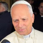 “ငြိမ်းချမ်းရေးအတွက် အလုပ်လုပ်ကြပါ” ၊ “လက်နက်မပါဘဲ အဖြေရှာကြပါ”။