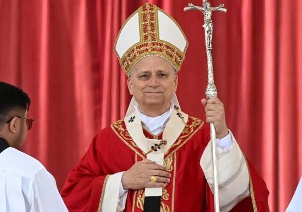 ဧပြီလမှ ဇူလိုင်လအထိ ပုပ်ရဟန်းမင်းကြီး လီယို ၁၄ ၏ ဝတ်ပြုကိုးကွယ်မှုဆိုင်ရာ အစီအစဉ်များ။