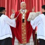 သန့်ရှင်းသော ရက်သတ္တပတ်(Holy Week) အတွင်း ခရစ်တော်နှင့်အတူ ဆင်းရဲဒုက္ခခံစားနေရသည့် အရှေ့အလယ်ပိုင်းမှ ခရစ်ယာန်များ။