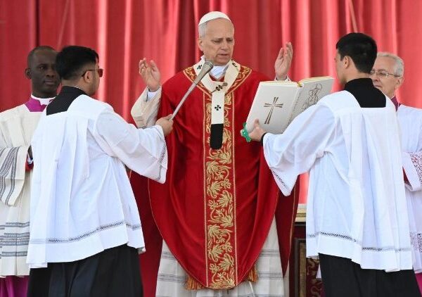 သန့်ရှင်းသော ရက်သတ္တပတ်(Holy Week) အတွင်း ခရစ်တော်နှင့်အတူ ဆင်းရဲဒုက္ခခံစားနေရသည့် အရှေ့အလယ်ပိုင်းမှ ခရစ်ယာန်များ။