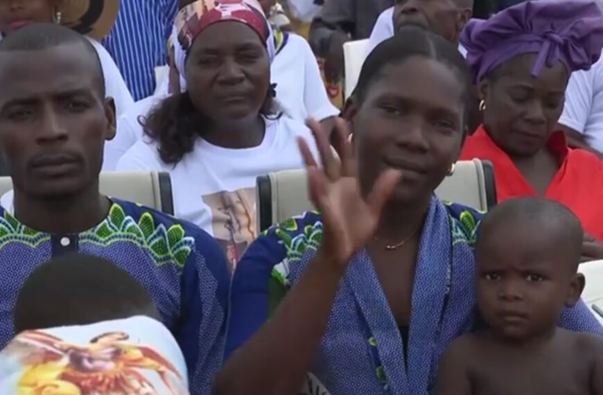 အာဖရိကတမန်တော်ခရီးစဉ် ခုနစ်ရက်မြောက်နေ့တွင် အန်ဂိုလာပြည်သူများအား မိခင်တစ်ဦး၏ နှလုံး သားဖြင့် အသစ်တစ်ဖန်စတင်ကြရန် ပုပ်ရဟန်းမင်းကြီး တိုက်တွန်း။