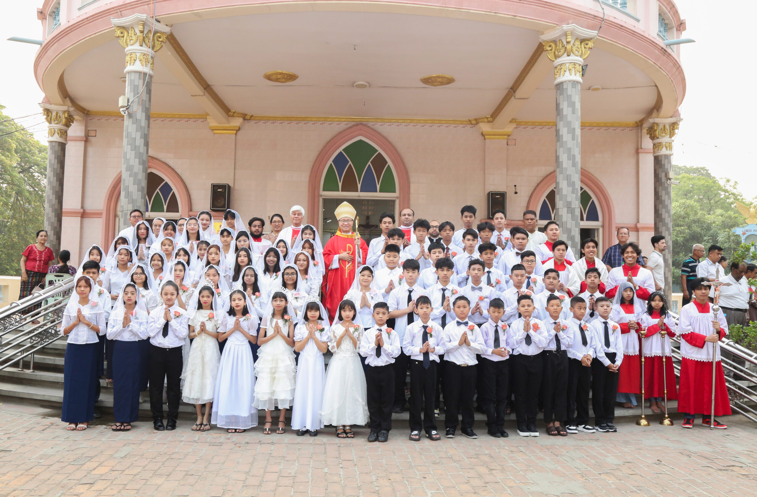 ပထမကိုယ်တော်မြတ်စက္ကရမင်တူးခံယူခြင်းနှင့် ခရစ္စမားအားပေးခြင်းစက္ကရမင်တူးခံယူးခြင်း။