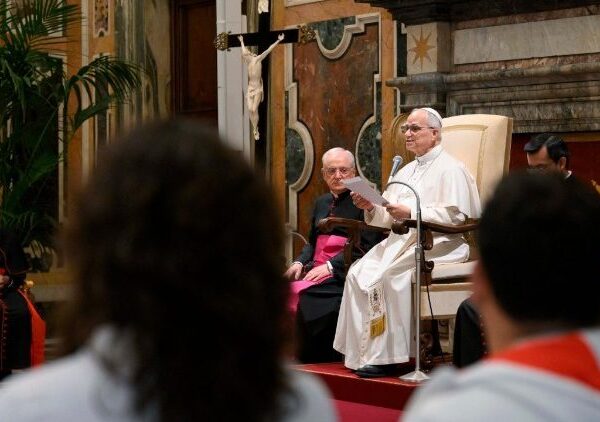 ရဟန်းမင်းကြီးလီယို (၁၄) မှာ အိုလံပစ်အားကစားသမားများနှင့် တွေ့ဆုံအမှာစကားပြောကြား။