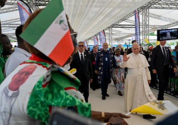 သေးငယ်သော ကြင်နာမှုများသည် ဘဝ၏ ဝှက်ကွယ်နေသော နေ့စဉ်ကဗျာများဖြစ်သည်။