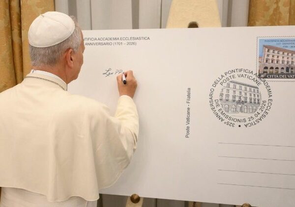 သံတမန်အရာရှိ ဘုန်းတော်ကြီးများ၏ အခန်းကဏ္ဍသည် နိုင်ငံရေးအကျိုးအမြတ်ထက် ကျော်လွန်၍ တစ်လောကလုံးဆိုင်ရာ လူသားမိသားစုကို ဝန်ဆောင်မှုပေးသူများဖြစ်ရမည်