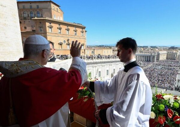 ပုဒ်ရဟန်းမင်းကြီးက ကမ္ဘာ့ခေါင်းဆောင်များကို လက်နက်များစွန့်ကြရန် တိုက်တွန်း။