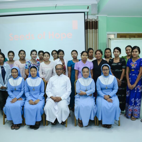 မန္တလေးကက်သလစ်သာသနာအတွင်းရှိ ဆရာ/မများ၏ စွမ်းရည်မြင့်တင်ခြင်း (၄)ရက်တာမွမ်းမံ သင် တန်းကျင်းပ။