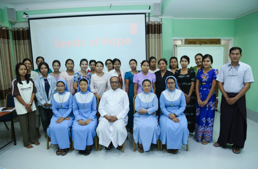 မန္တလေးကက်သလစ်သာသနာအတွင်းရှိ ဆရာ/မများ၏ စွမ်းရည်မြင့်တင်ခြင်း (၄)ရက်တာမွမ်းမံ သင် တန်းကျင်းပ။