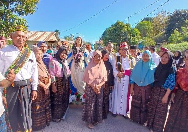 ယုံကြည်ခြင်းနှင့် သဘာဝတရား၏ ခြေရာများ- ဖလောရက်စ်ကျွန်းရှိ မာရိယာရ် ဘုရားဖူးခရီးစဉ်က ဖန် ဆင်းရှင်၏ သဘာဝပတ်ဝန်းကျင်ကို ထိန်းသိမ်းစောင့်ရှောက်ရန် လှုံ့ဆော်ပေးလျက်ရှိသည်။